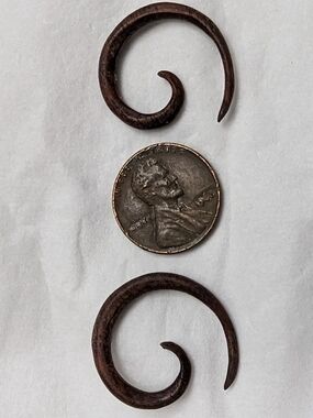 8g 1 pair of red colored spiral tapers wood material 8(g) gauge. Hand carved